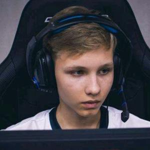 美媒：锡安前队友称锡安拥有詹姆斯级别的天赋，本可以更出色