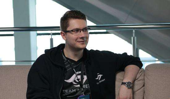 每体：莱万愿意接受降薪+替补，2026年初将和巴萨再谈