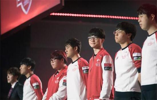 沃尔夫斯堡vs柏林联合：埃里克森、马耶尔首发，郑优营、容诺夫出战