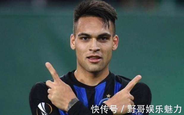 尽管他在比 尽管他在比